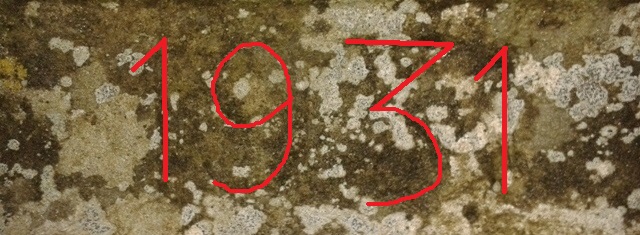 Dettaglio dell'iscrizione della Fonte con evidenziazione grafica